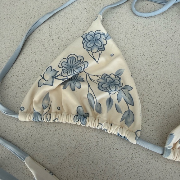 NWOT Frankies Bikinis x Sydney Sweeney Venice String Bikini Set - Picture 6 of 7